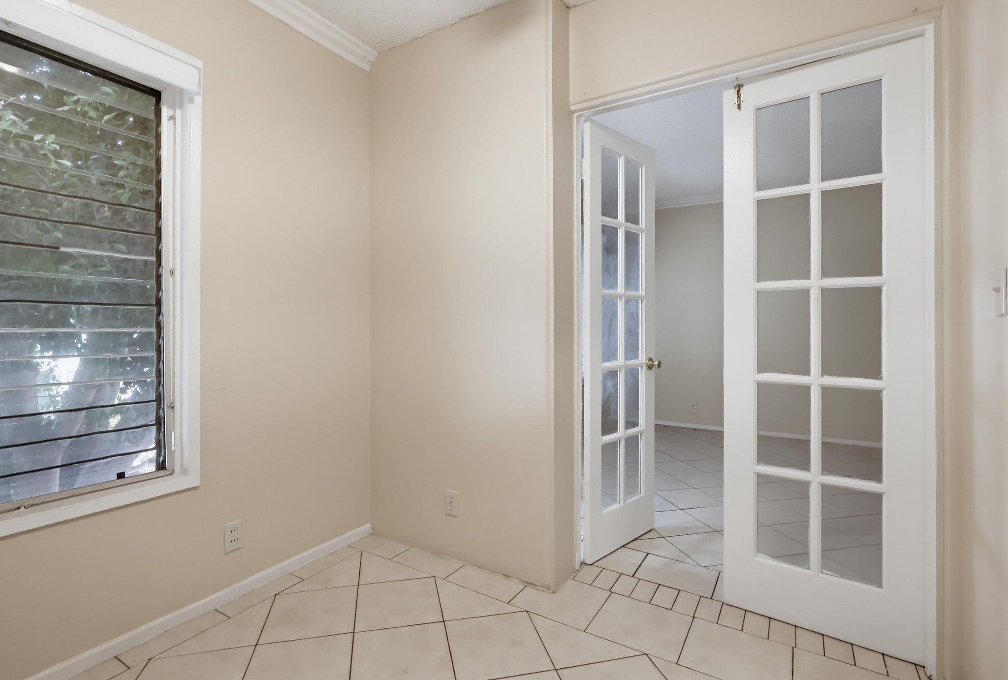 Virtual tour photo 28 of 35 for 640 Elm Ave Apt 11