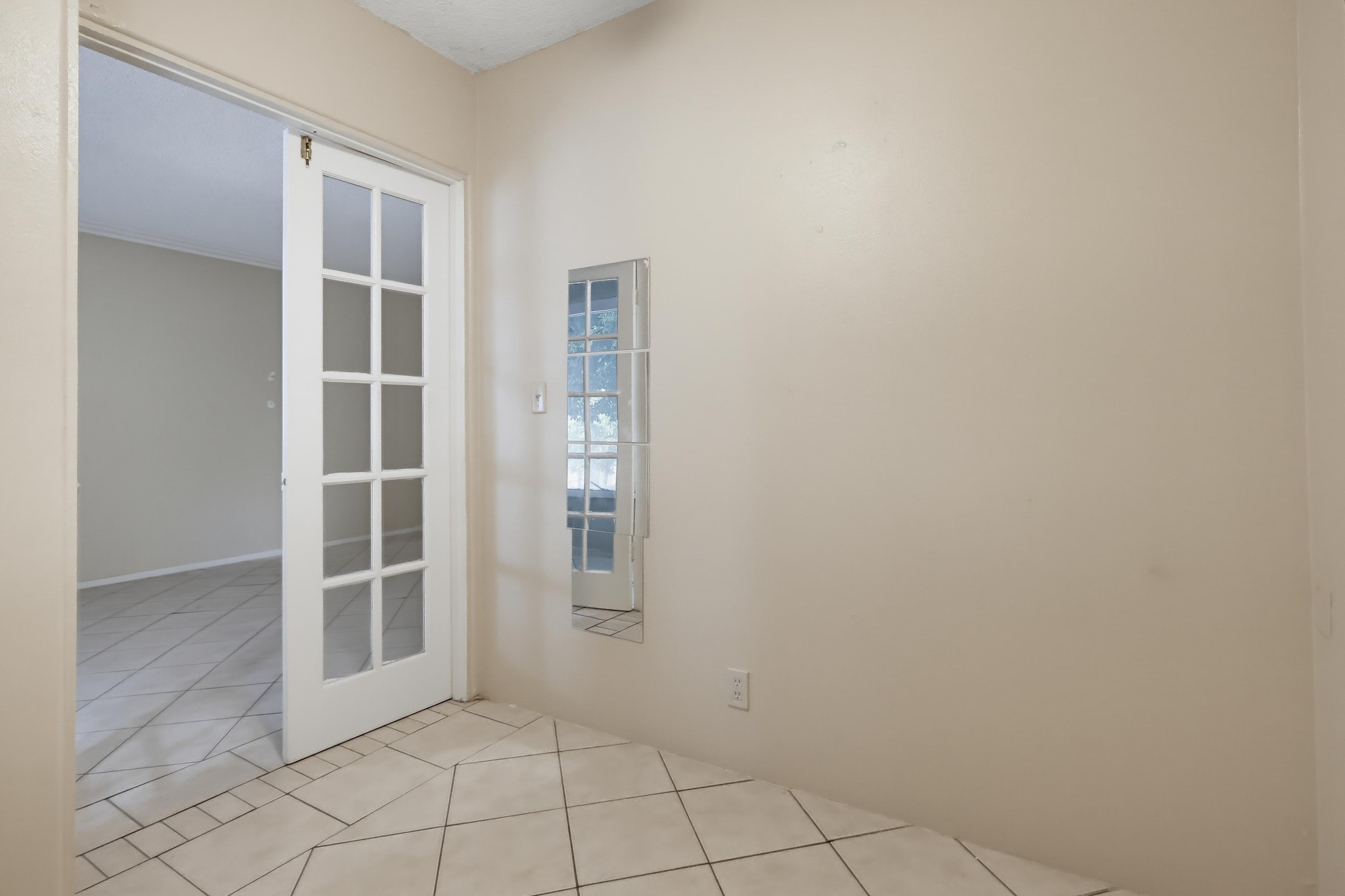 Virtual tour photo 29 of 35 for 640 Elm Ave Apt 11