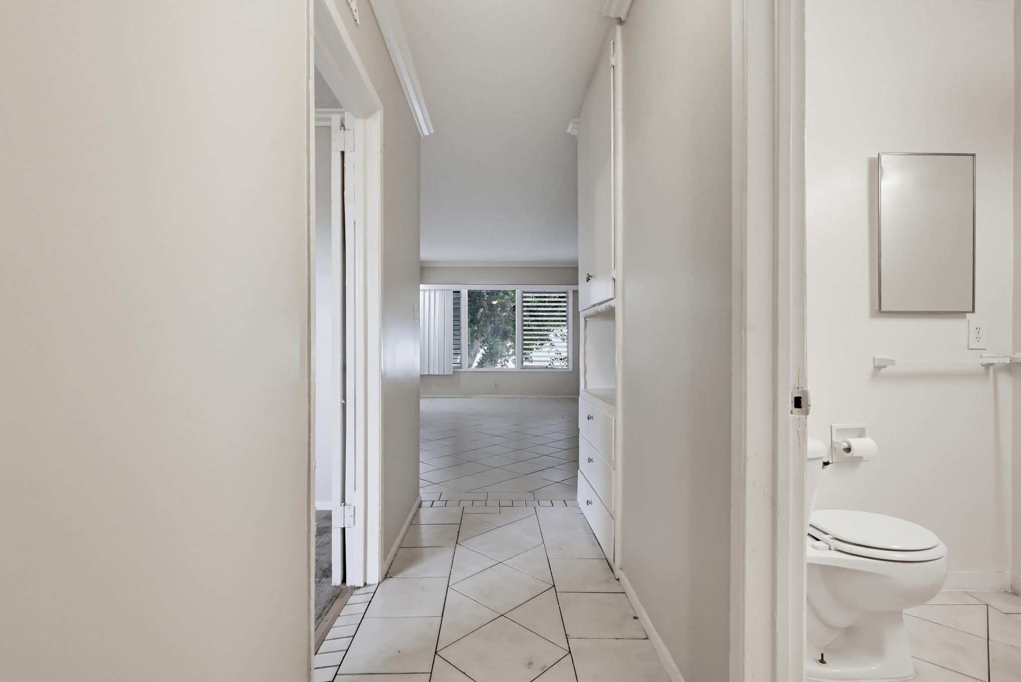 Virtual tour photo 30 of 35 for 640 Elm Ave Apt 11