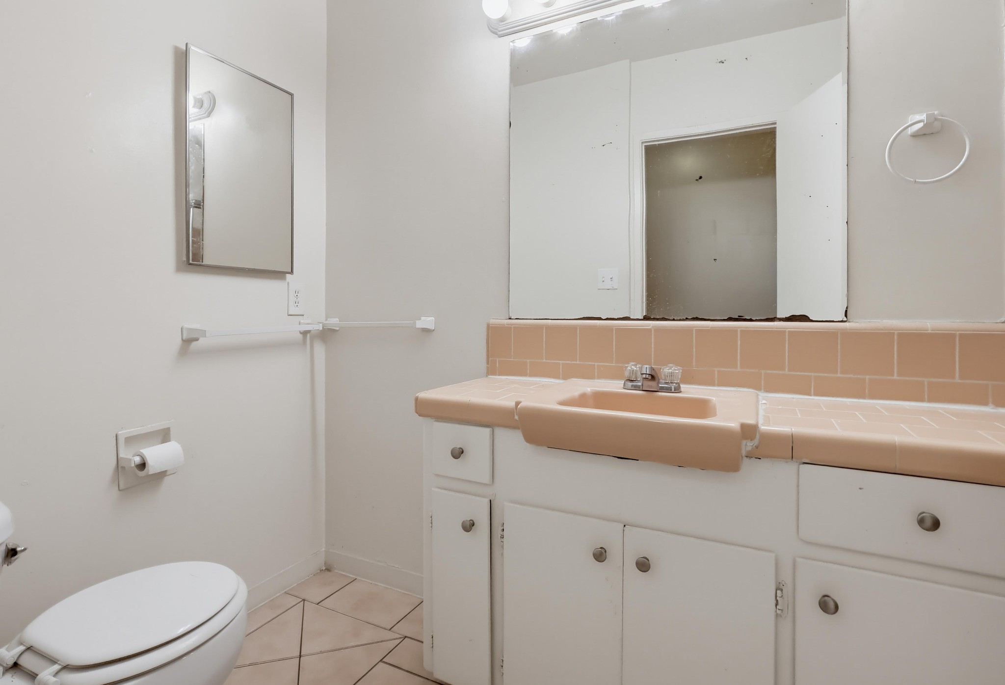 Virtual tour photo 31 of 35 for 640 Elm Ave Apt 11