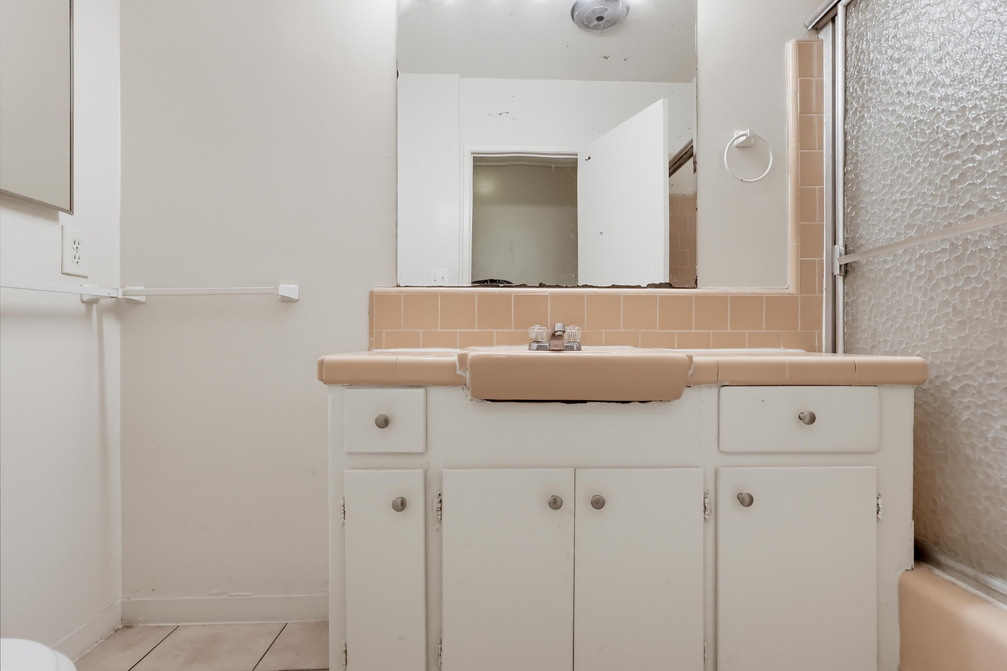 Virtual tour photo 32 of 35 for 640 Elm Ave Apt 11