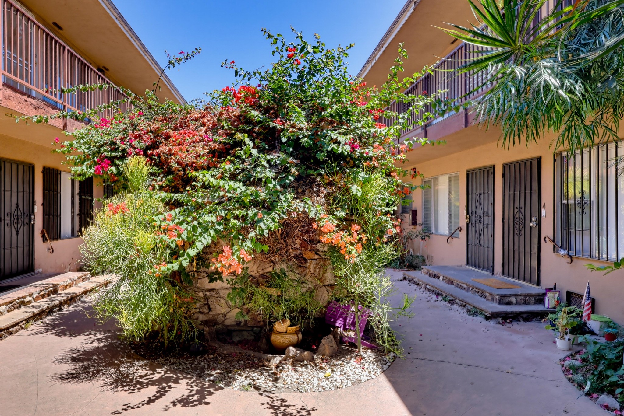 Virtual tour photo 4 of 38 for 640 Elm Ave Apt 5