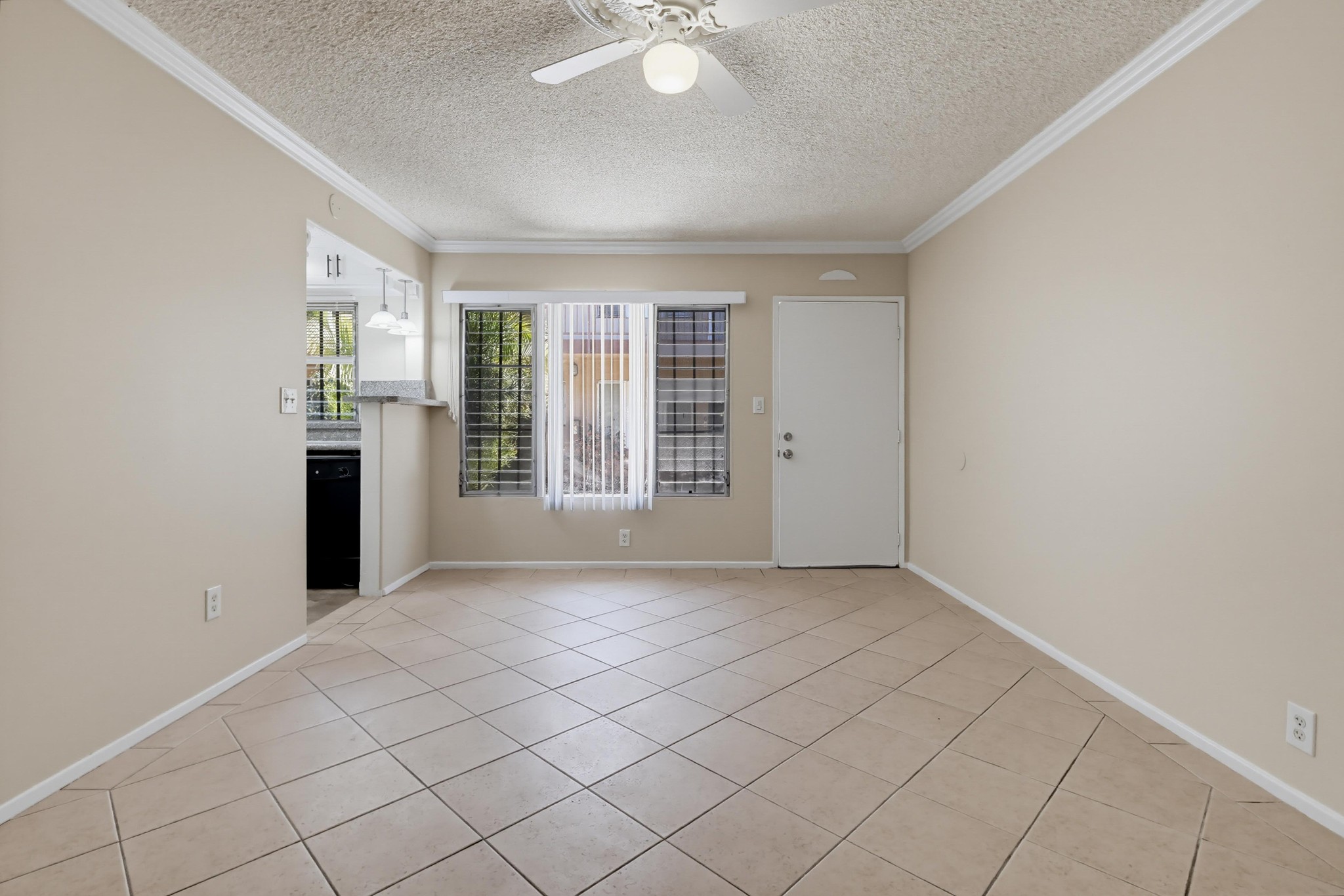 Virtual tour photo 11 of 38 for 640 Elm Ave Apt 5