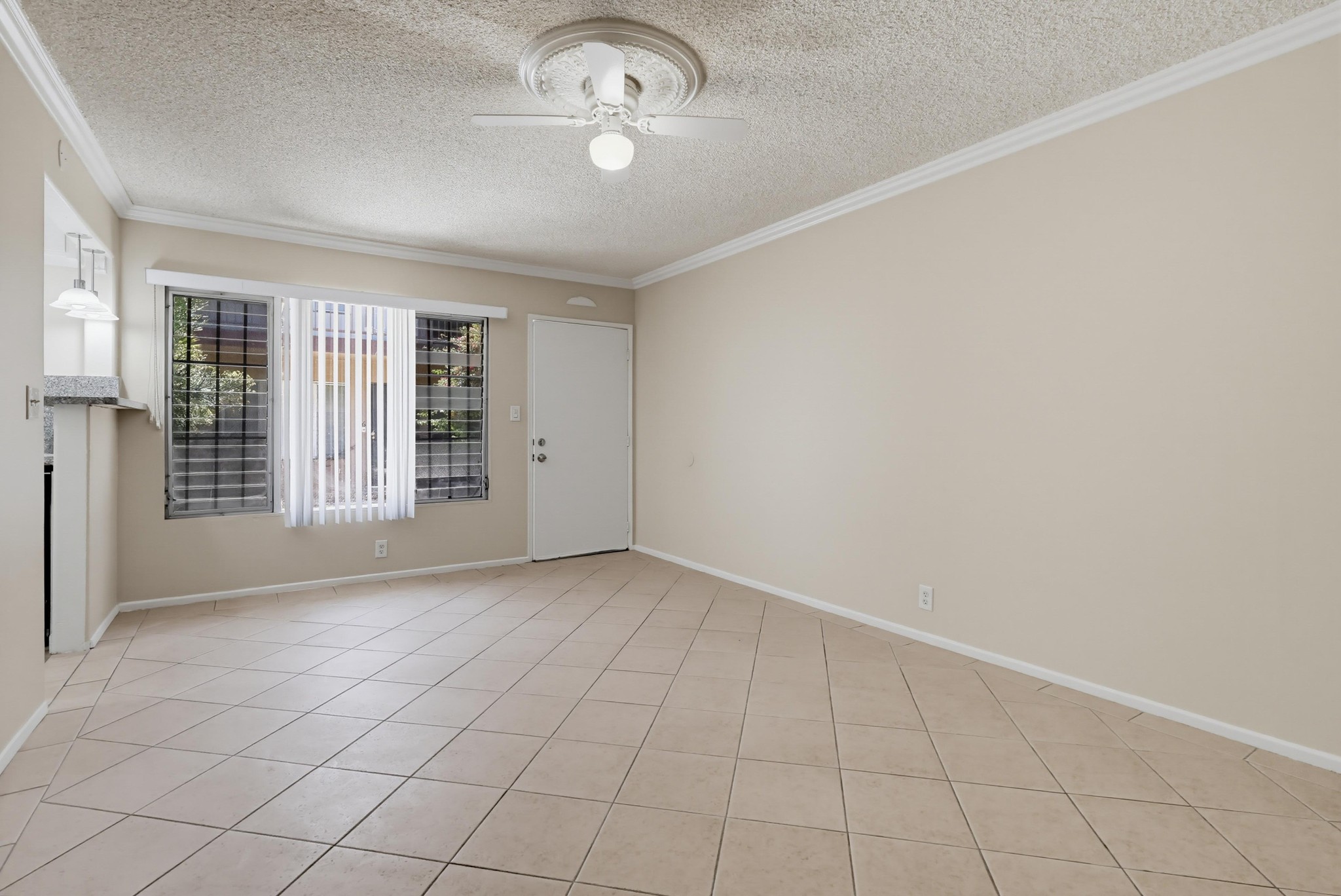 Virtual tour photo 12 of 38 for 640 Elm Ave Apt 5