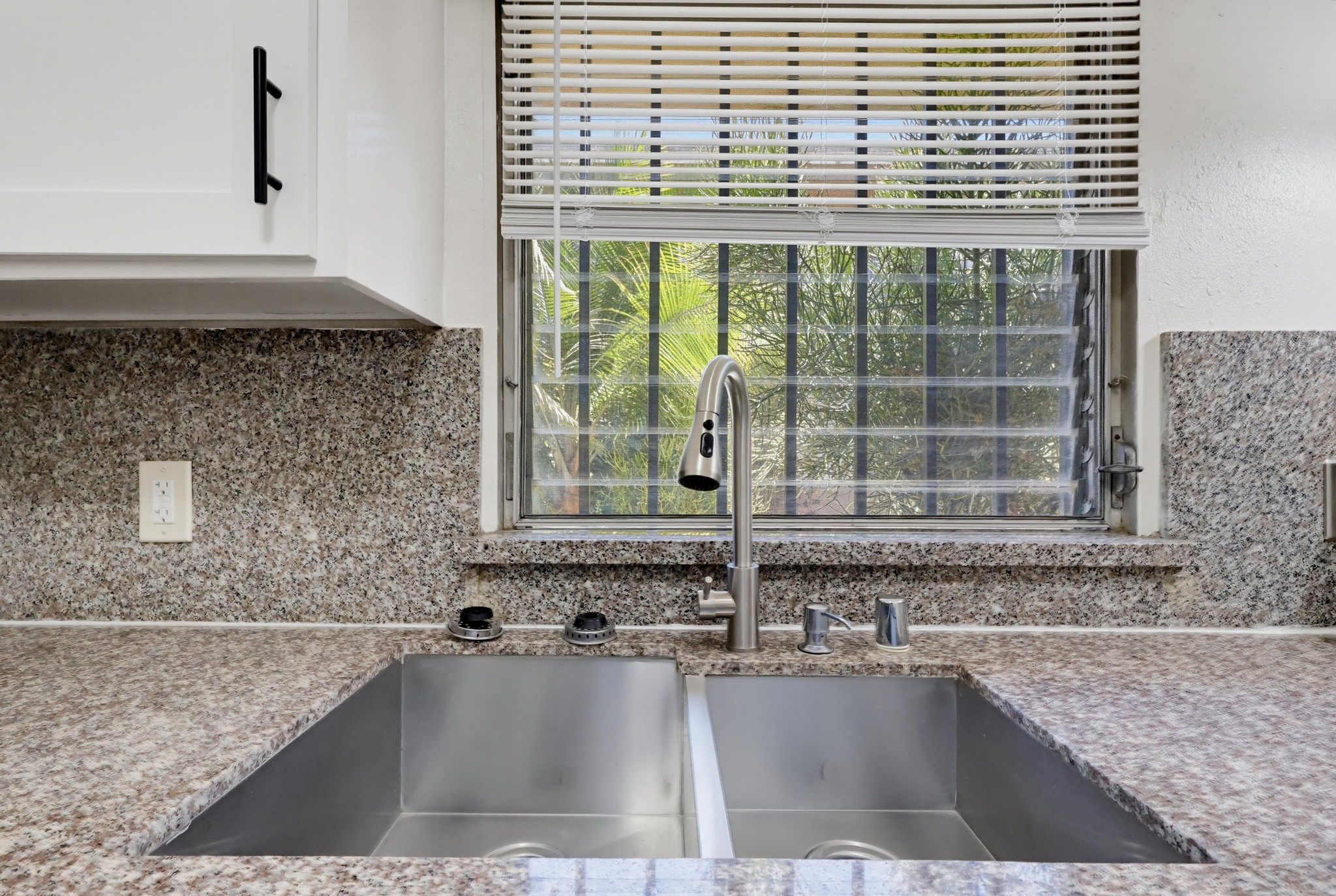 Virtual tour photo 18 of 38 for 640 Elm Ave Apt 5