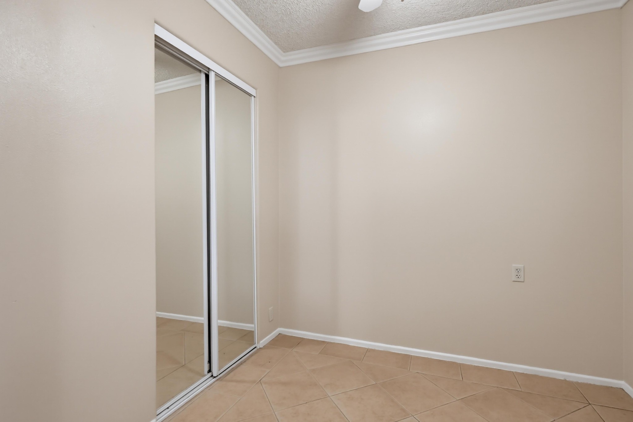 Virtual tour photo 19 of 38 for 640 Elm Ave Apt 5