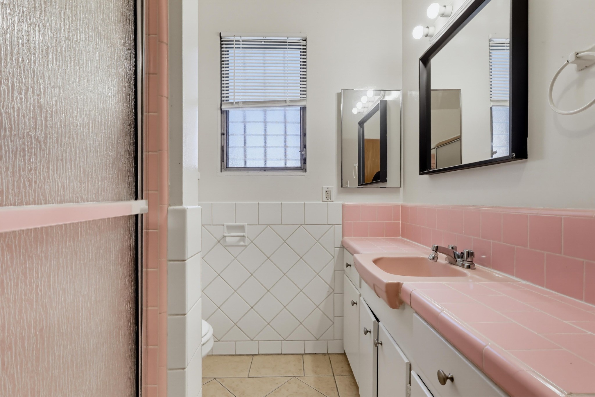 Virtual tour photo 26 of 38 for 640 Elm Ave Apt 5