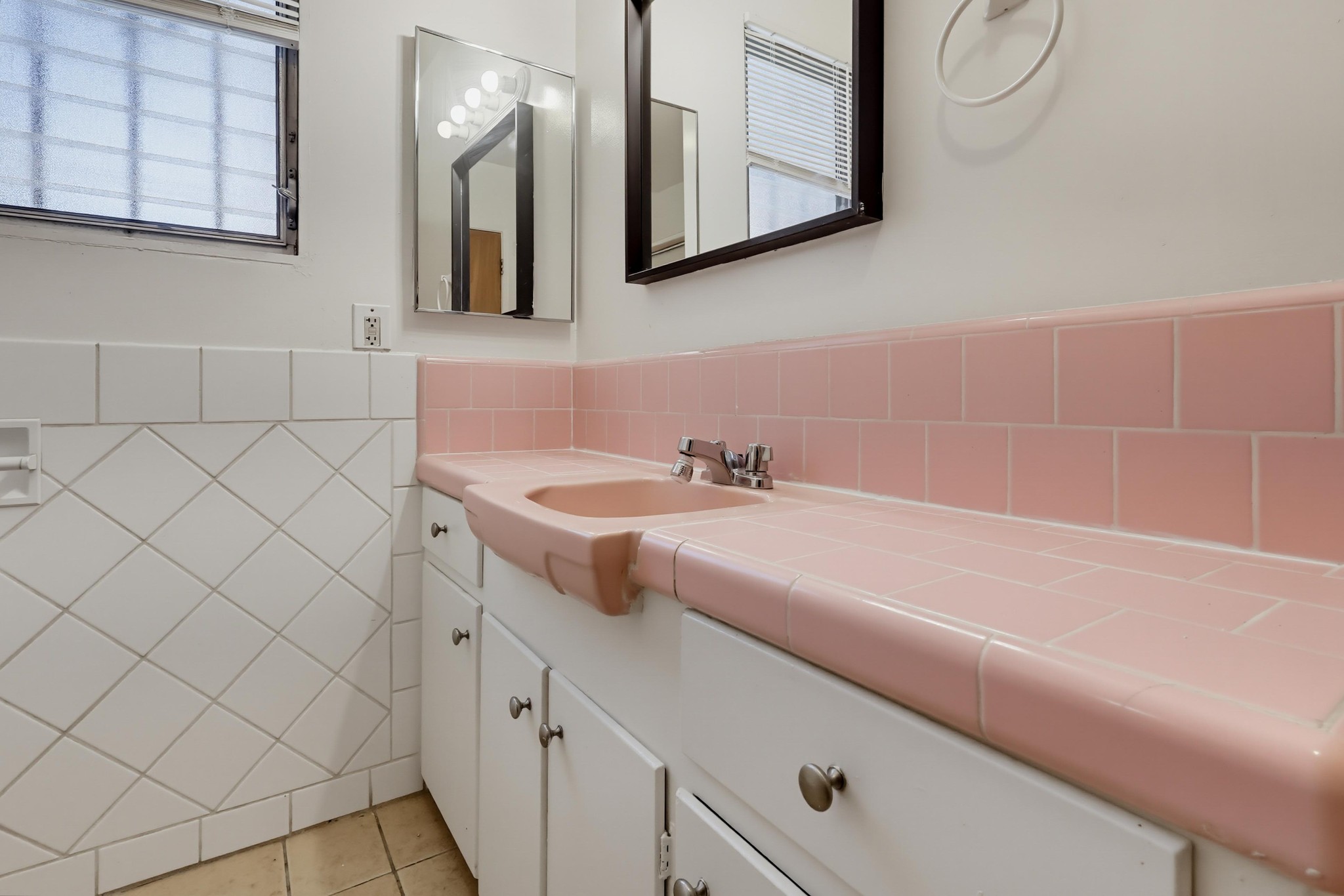 Virtual tour photo 27 of 38 for 640 Elm Ave Apt 5