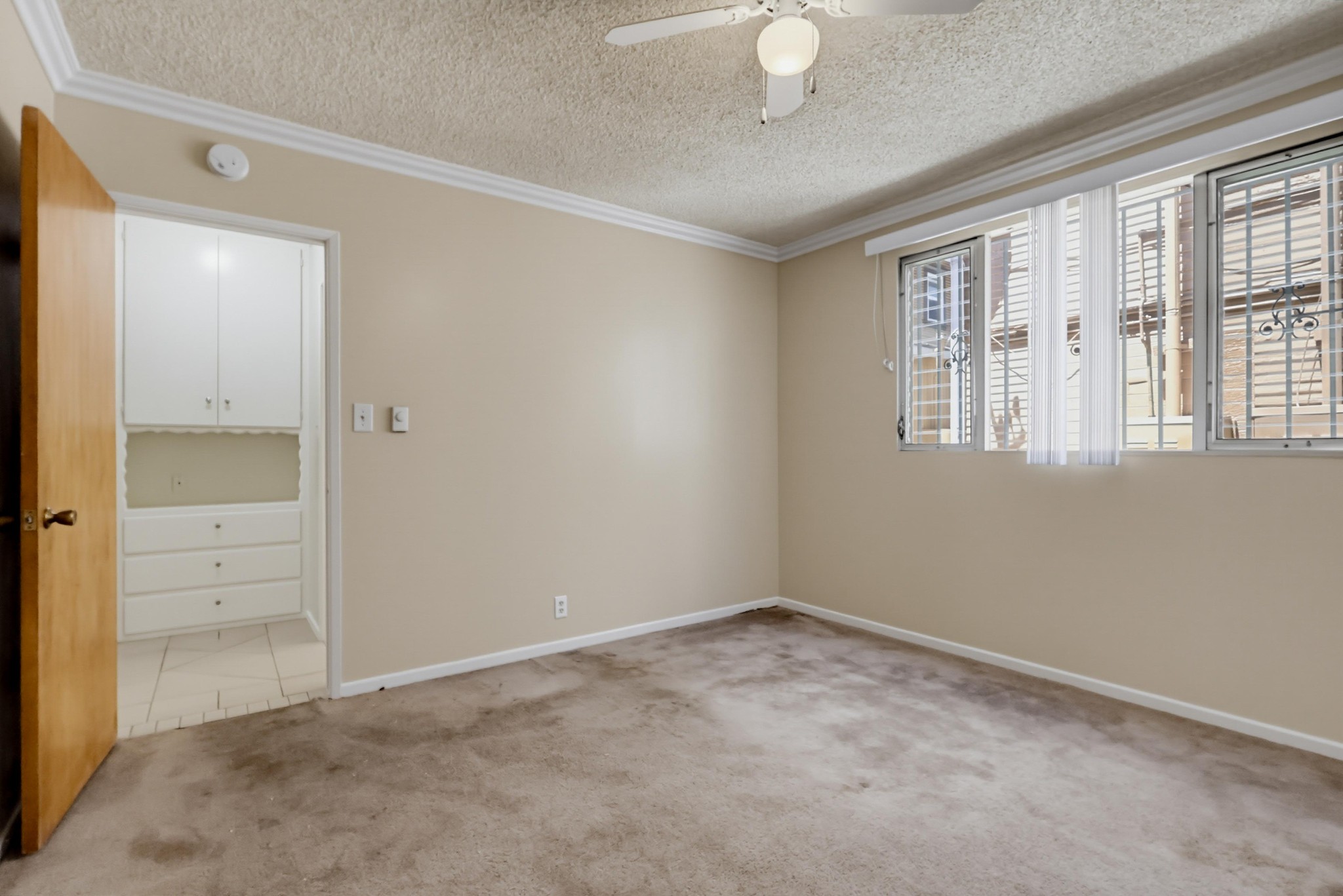 Virtual tour photo 32 of 38 for 640 Elm Ave Apt 5