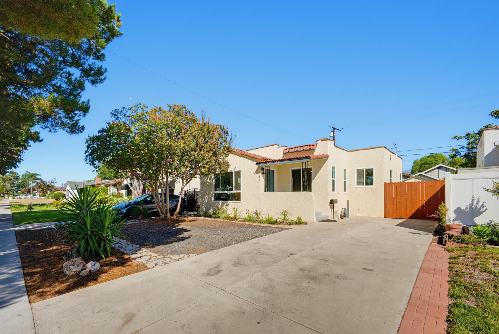 Virtual tour photo 1 of 44 for 641 Plaza Serena