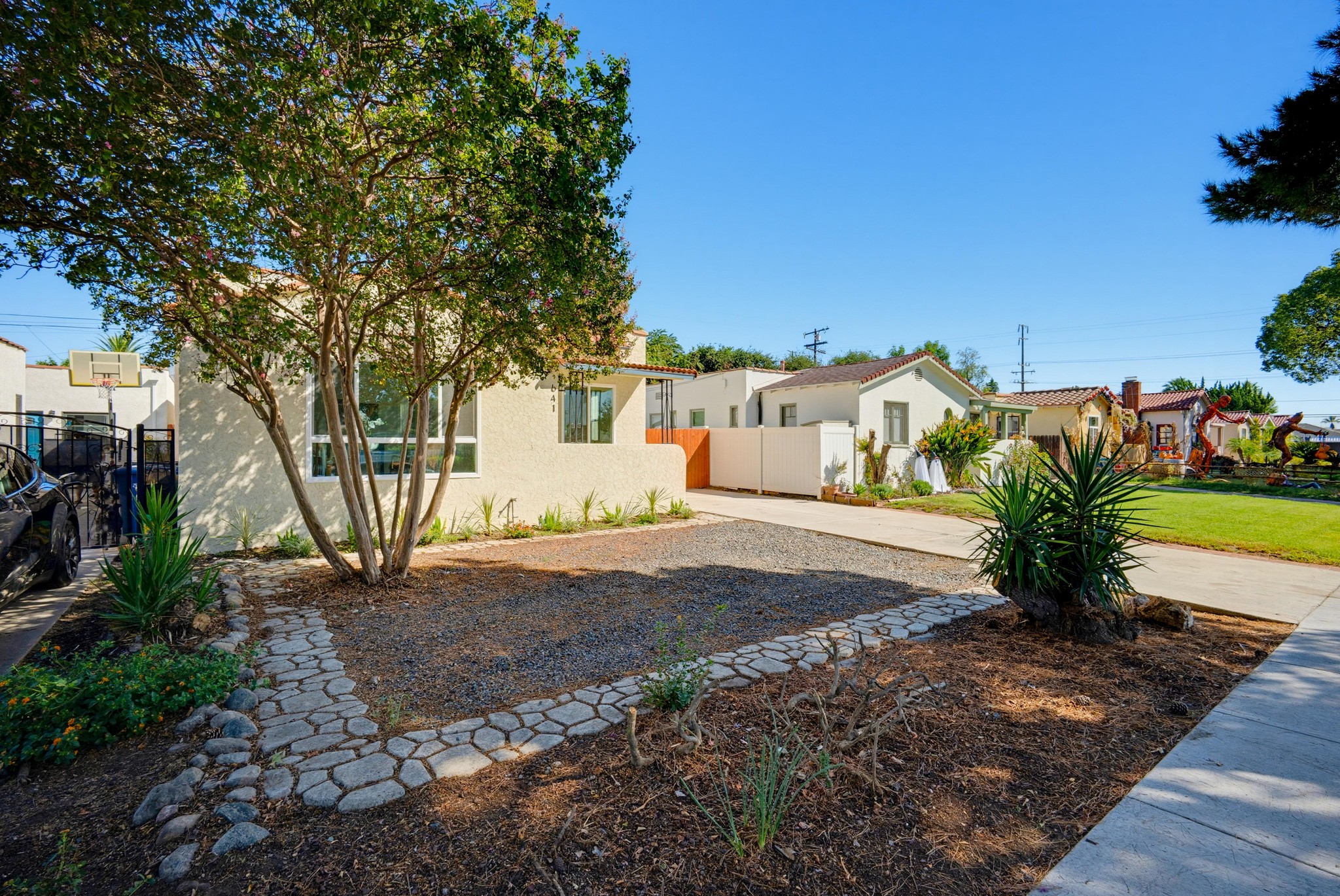 Virtual tour photo 4 of 44 for 641 Plaza Serena