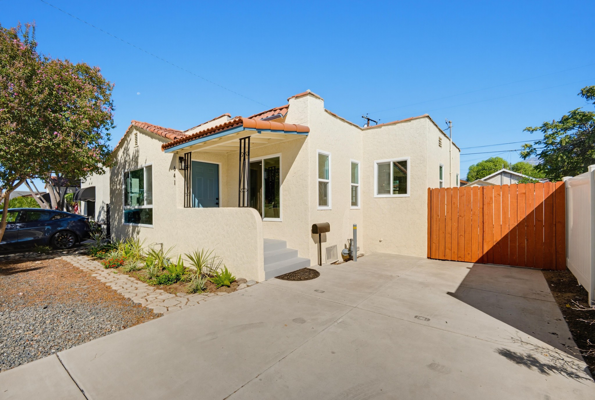Virtual tour photo 6 of 44 for 641 Plaza Serena