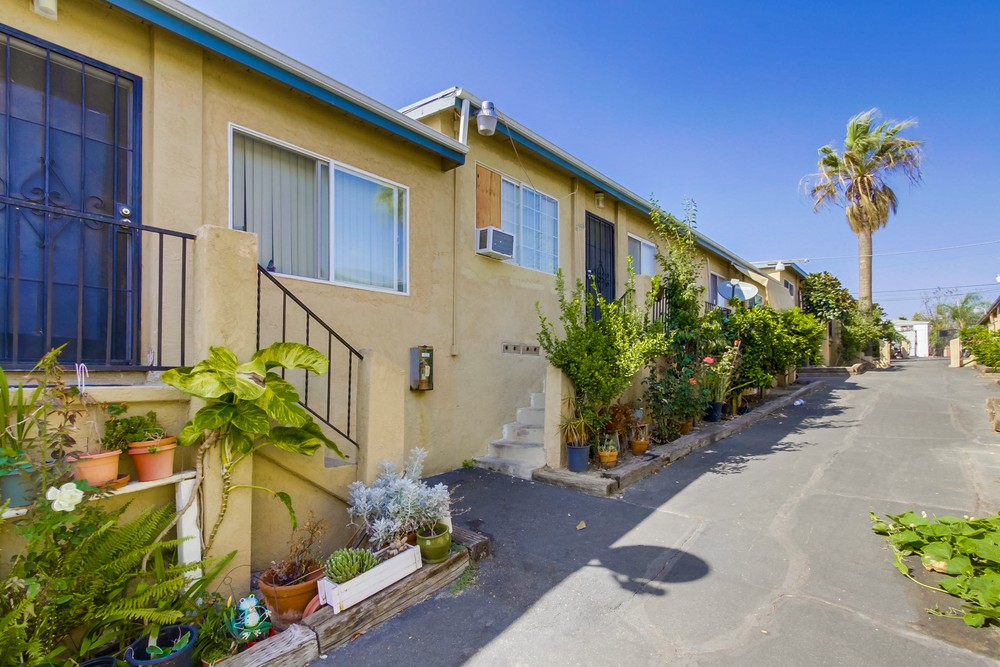 Virtual tour photo 6 of 37 for 6443 Shaules Ave