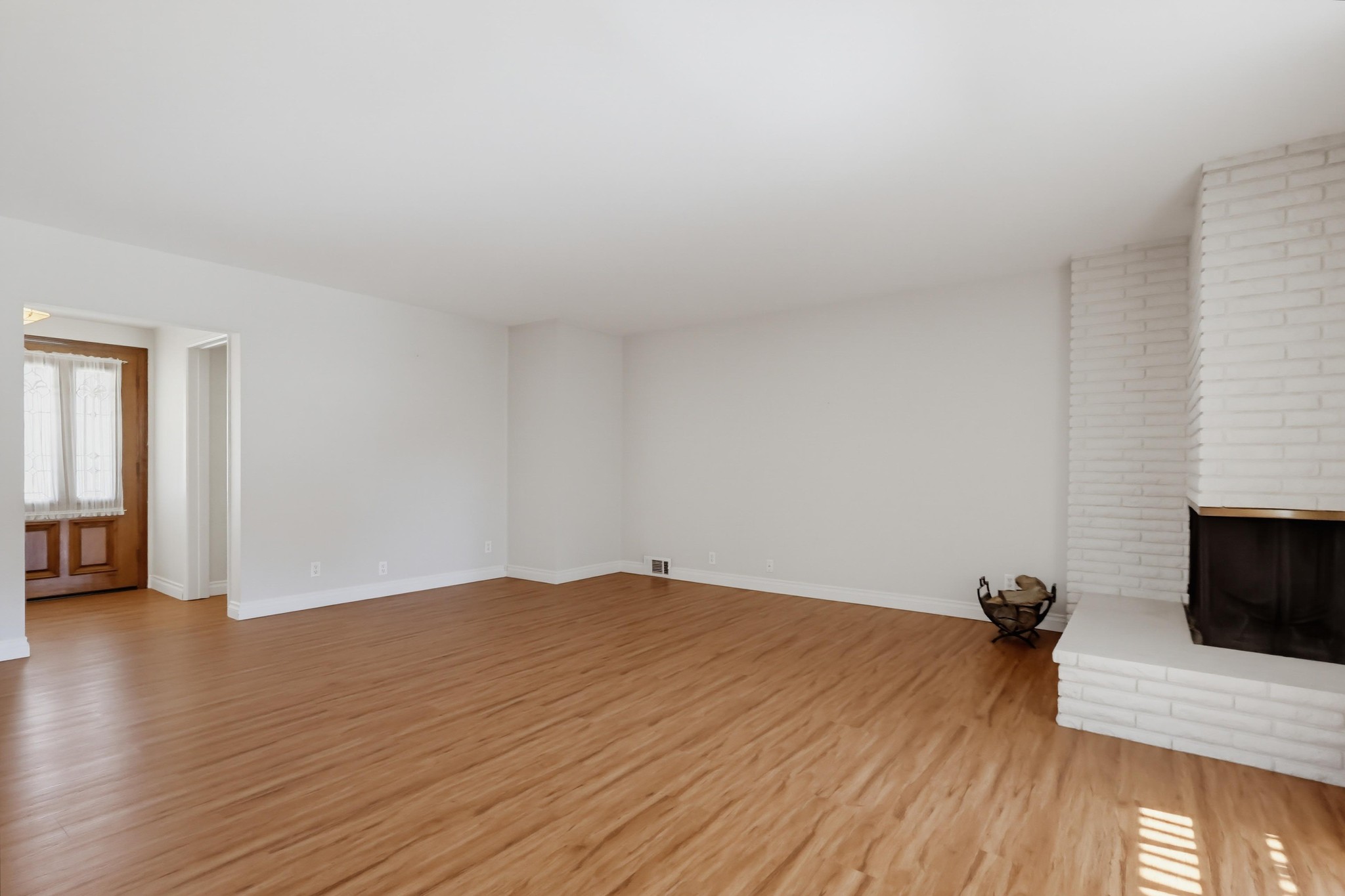 Virtual tour photo 10 of 92 for 6448 E Pageantry St