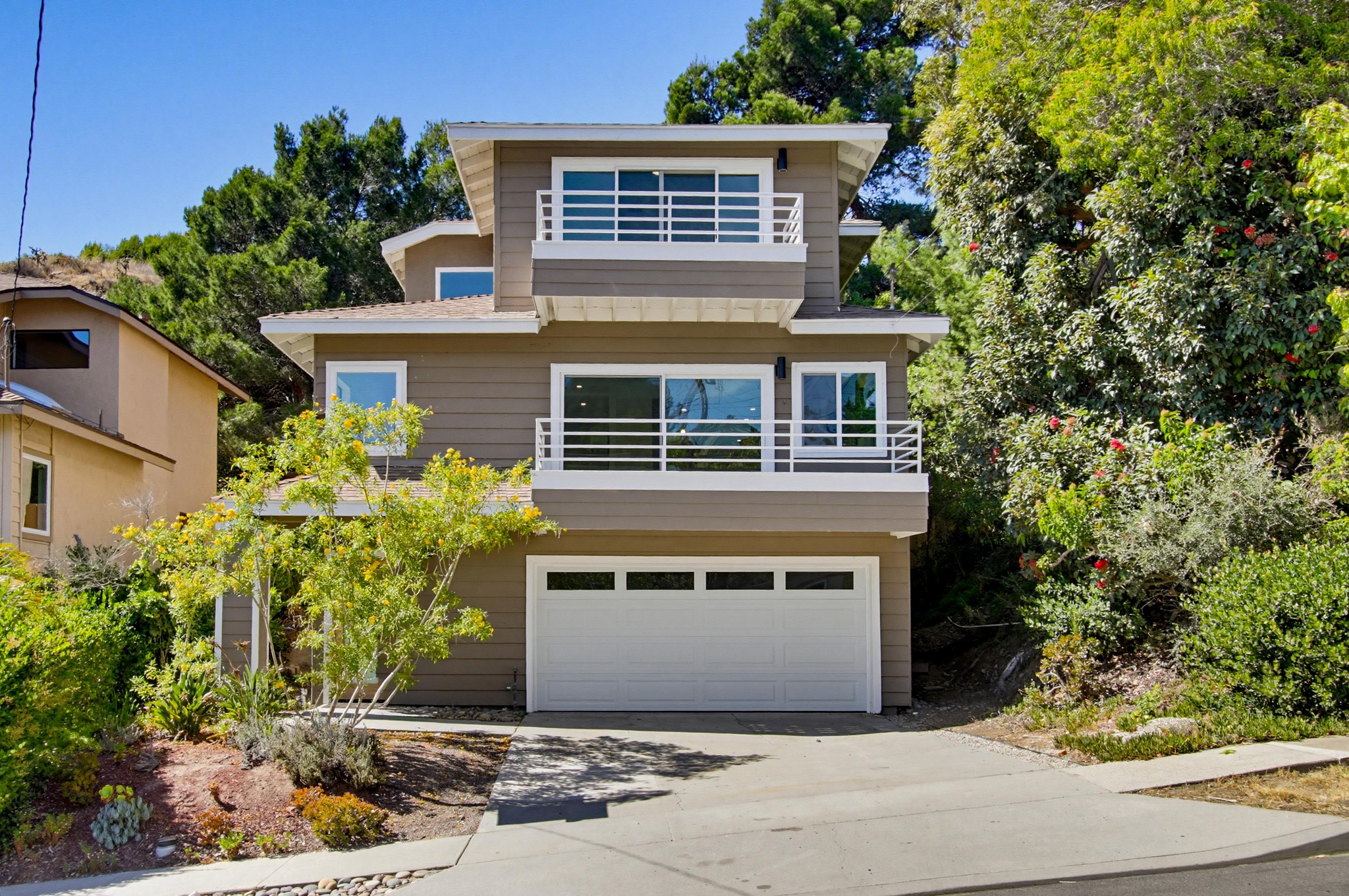 Virtual tour photo 3 of 44 for 6448 Glidden St