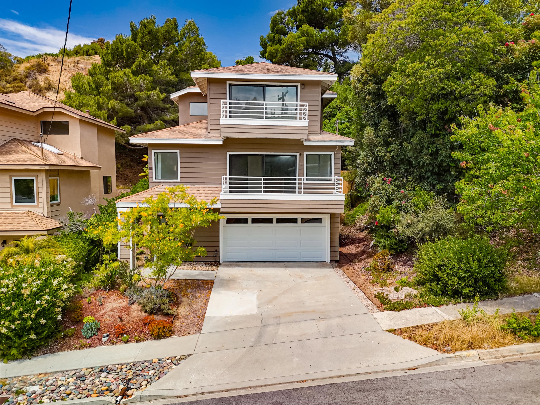 Virtual tour photo 3 of 27 for 6448 Glidden St