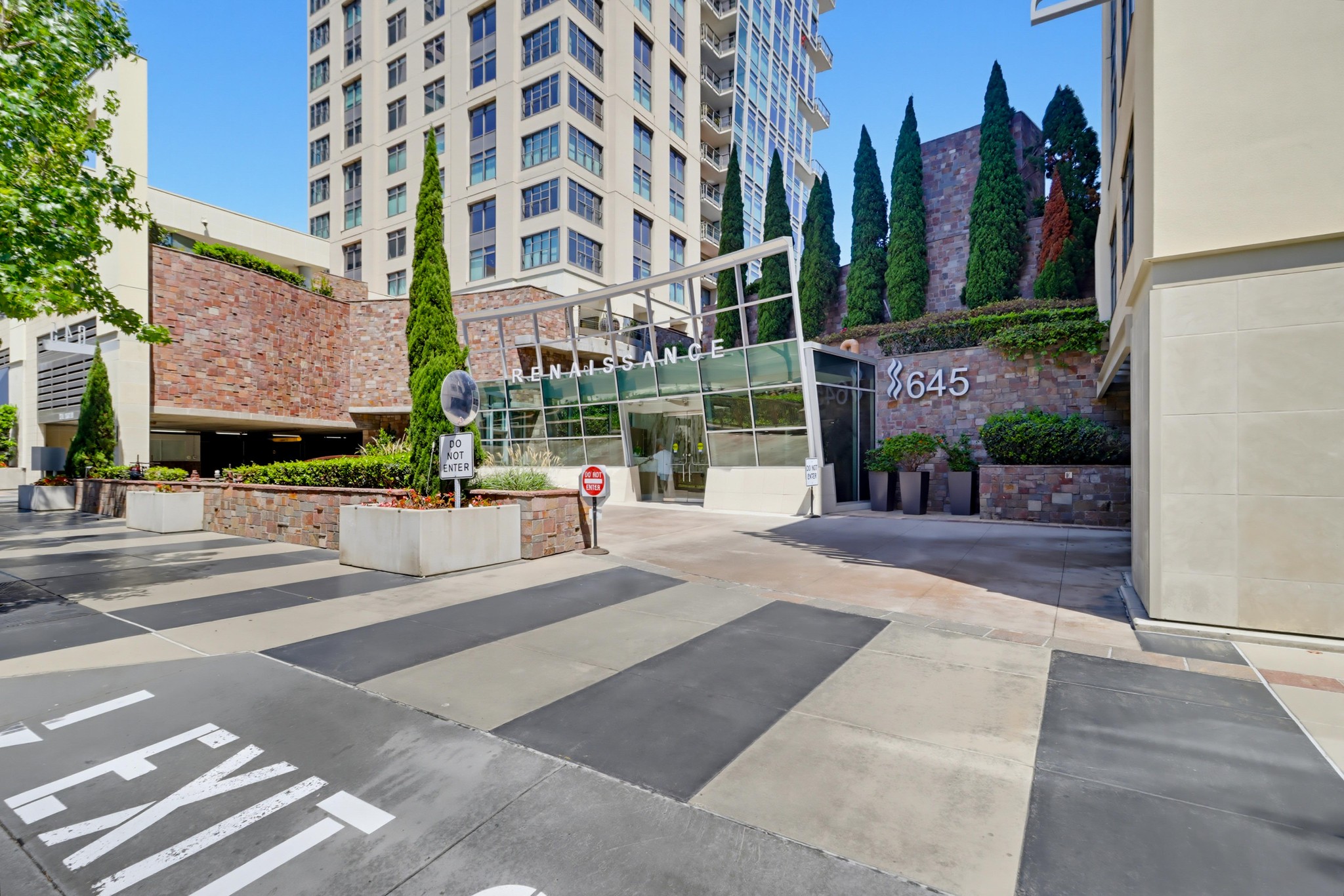 Virtual tour photo 4 of 53 for 645 Front St