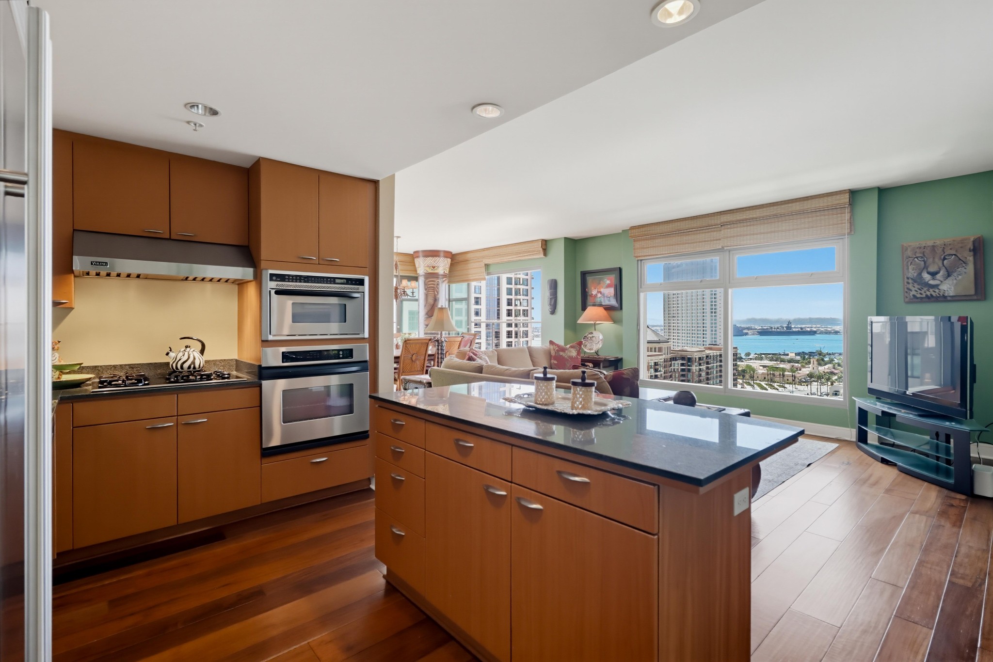 Virtual tour photo 9 of 53 for 645 Front St