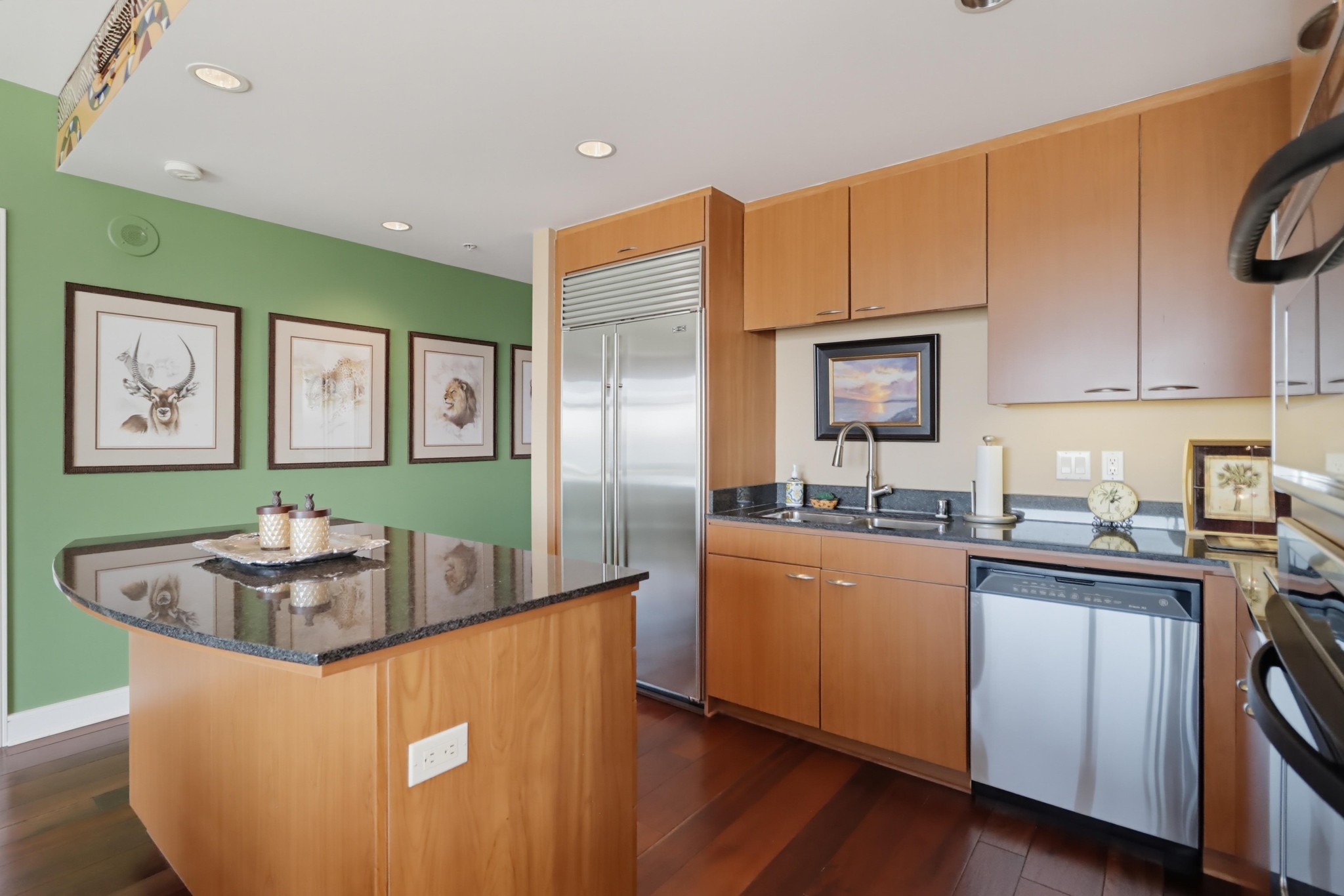 Virtual tour photo 13 of 53 for 645 Front St