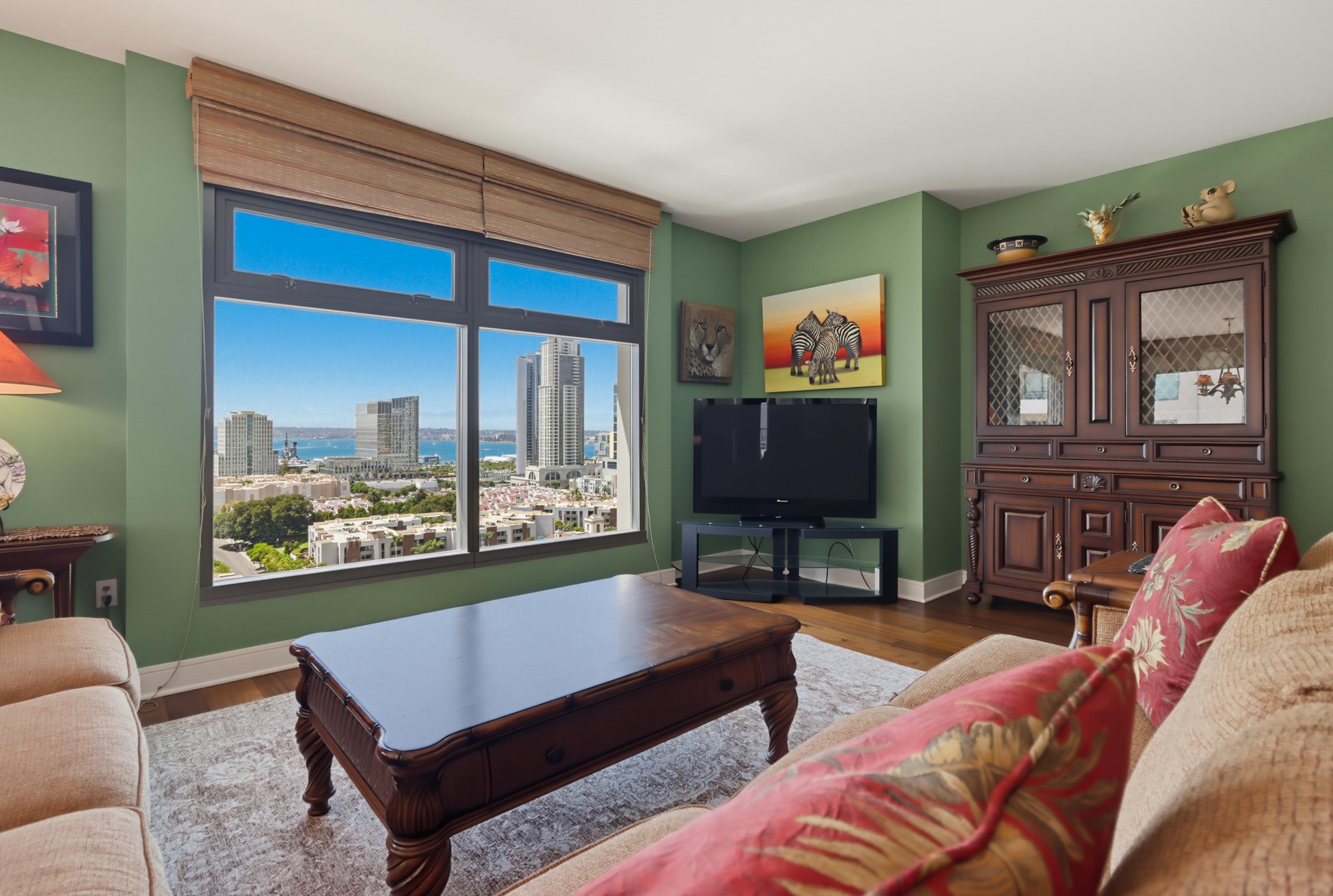 Virtual tour photo 17 of 53 for 645 Front St