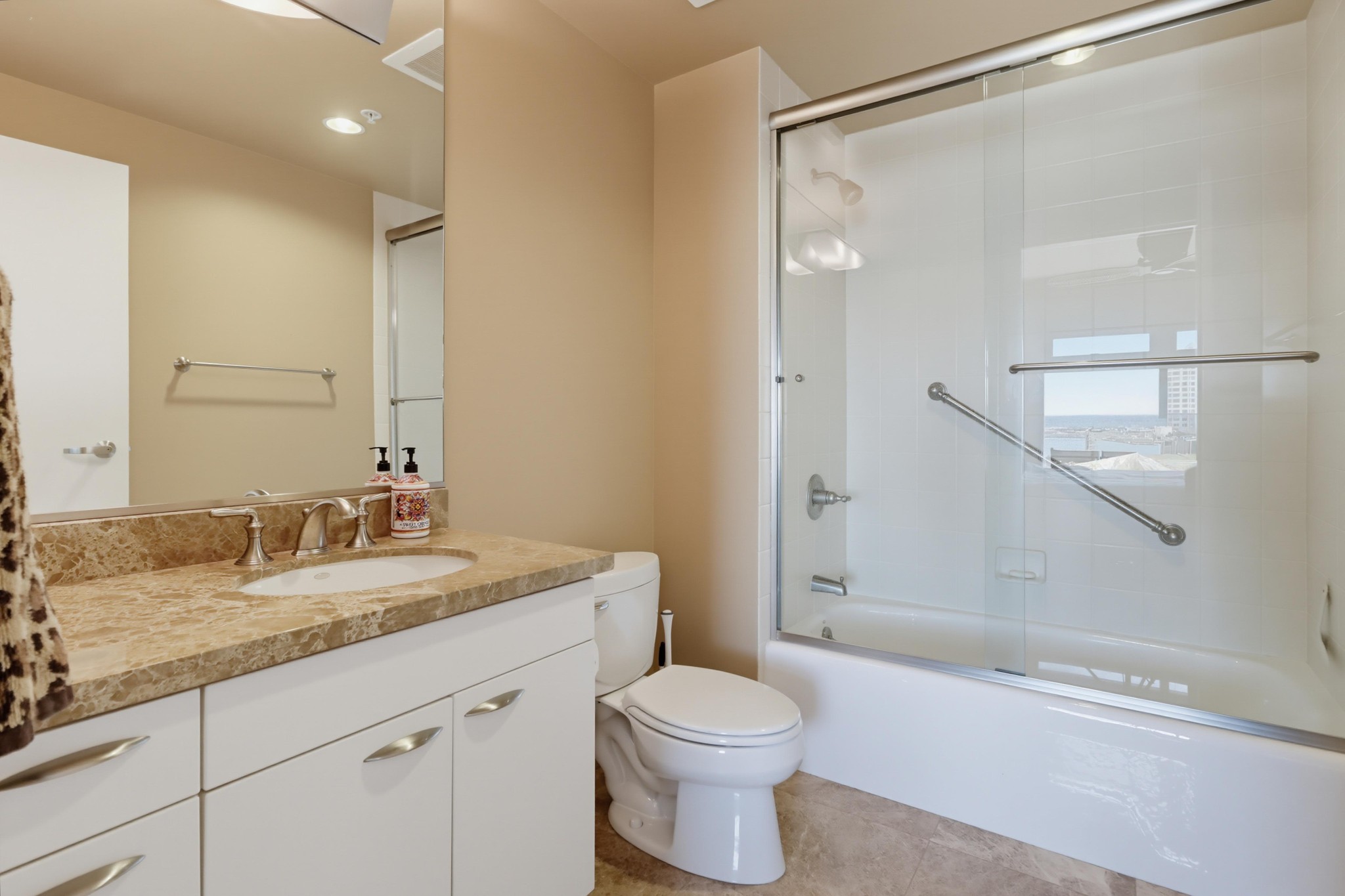 Virtual tour photo 49 of 53 for 645 Front St