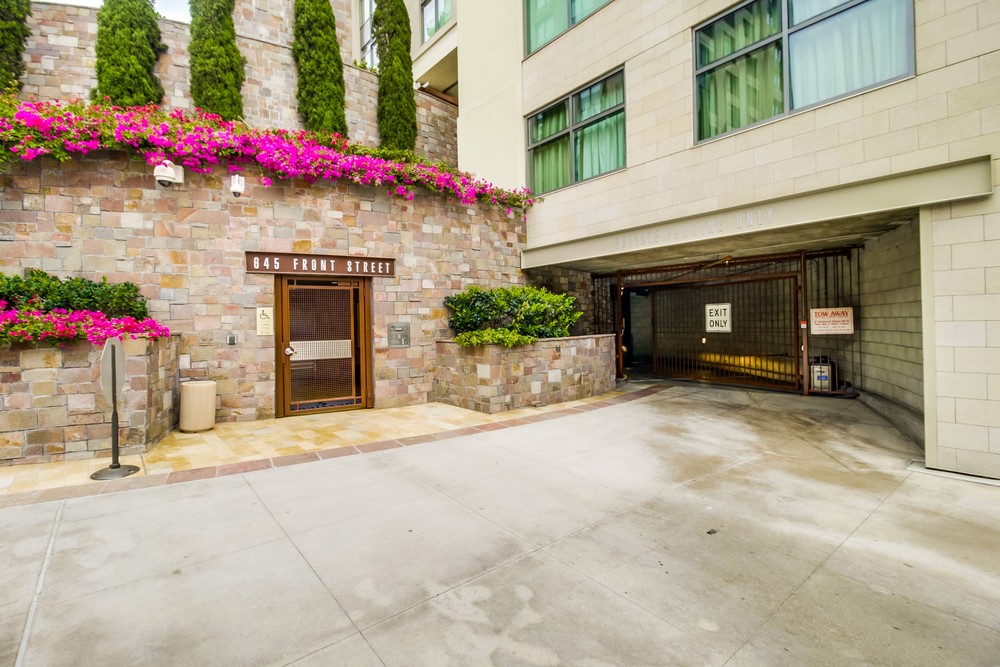 Virtual tour photo 4 of 40 for 645 Front St