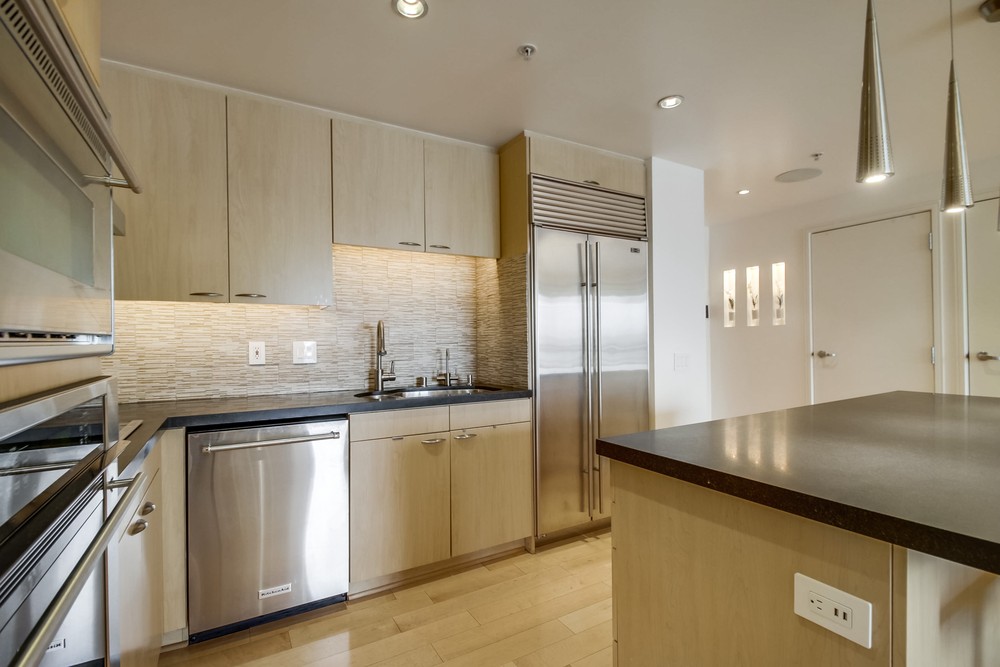 Virtual tour photo 18 of 40 for 645 Front St