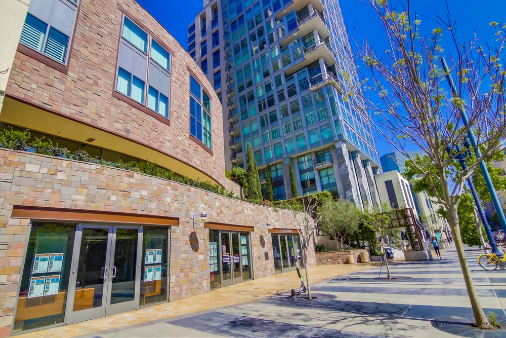 Virtual tour photo 5 of 38 for 645 Front St