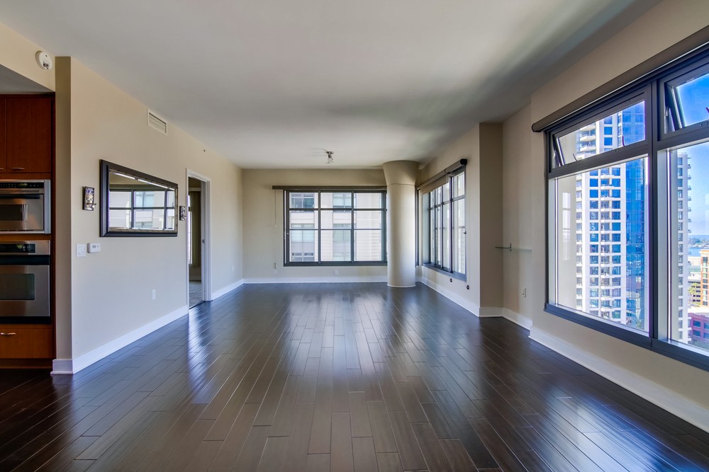 Virtual tour photo 10 of 38 for 645 Front St