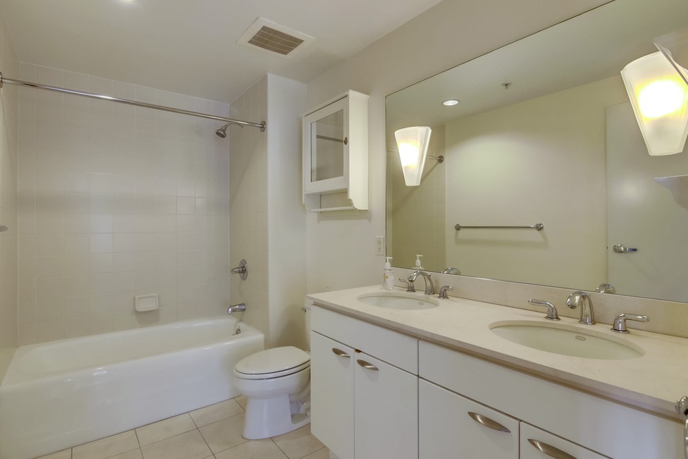 Virtual tour photo 29 of 38 for 645 Front St