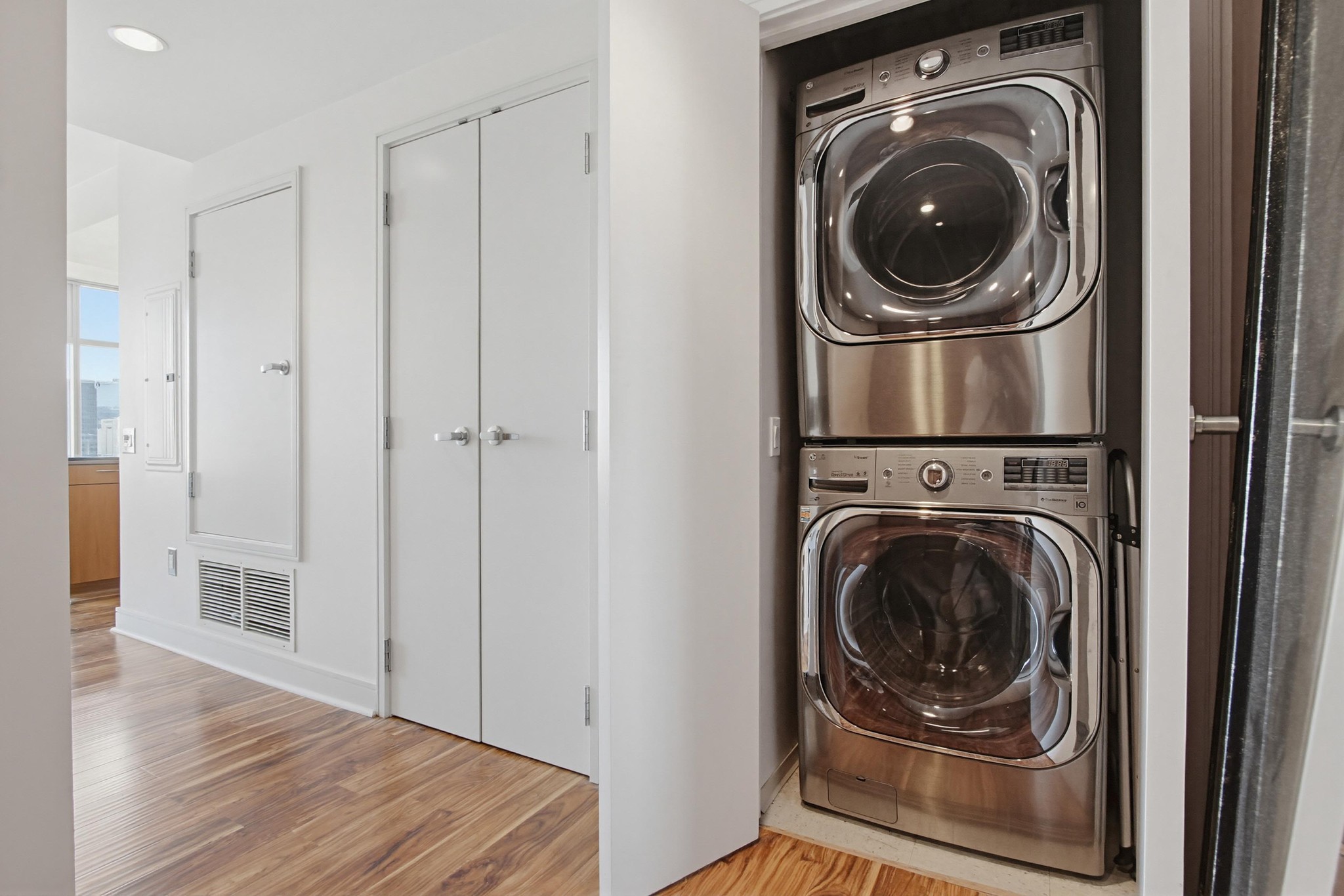 Virtual tour photo 32 of 57 for 645 Front St UNIT 1208