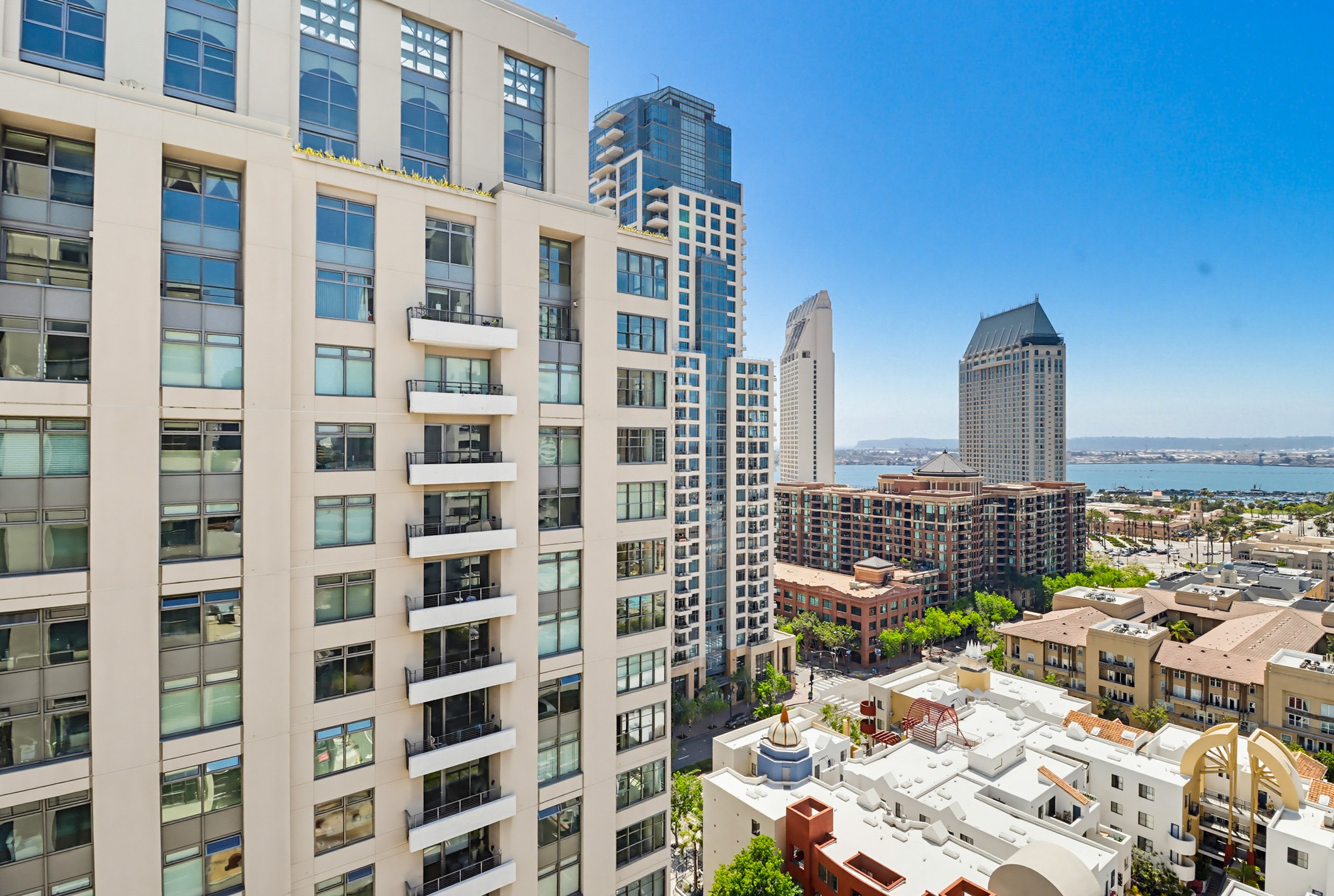 Virtual tour photo 41 of 51 for 645 Front St UNIT 1806
