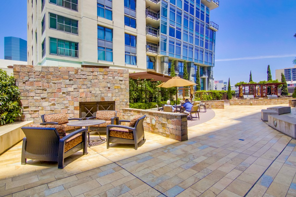 Virtual tour photo 40 of 44 for 645 Front Street #1406