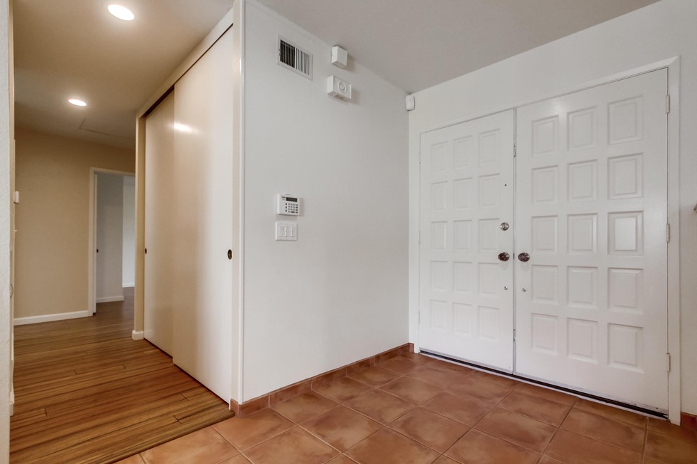 Virtual tour photo 11 of 49 for 6459 Lake Shore Dr