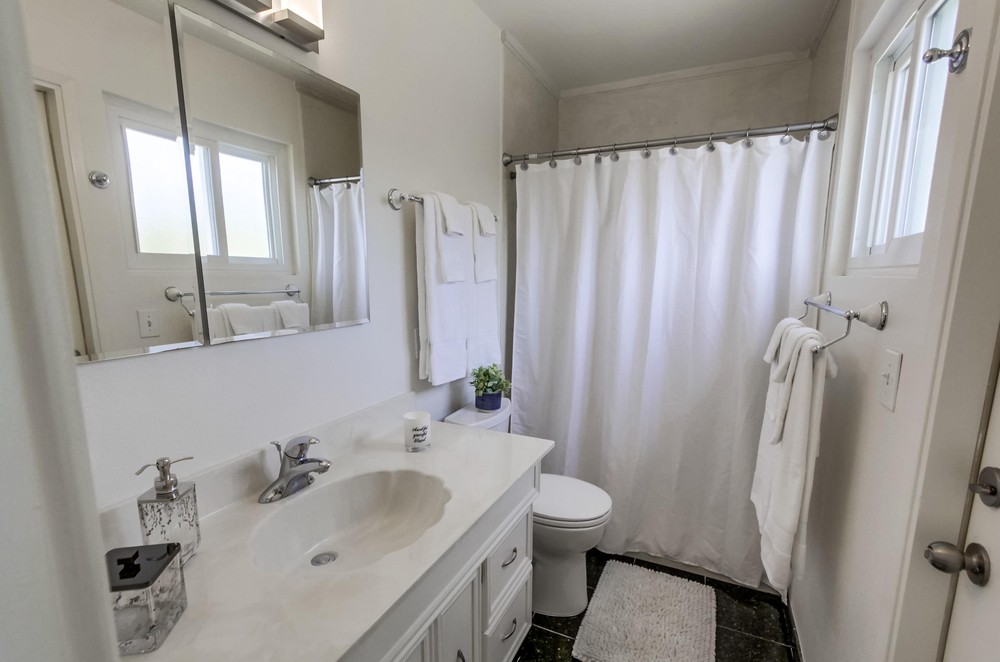 Virtual tour photo 32 of 49 for 6459 Lake Shore Dr