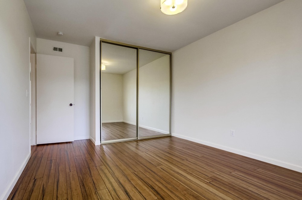 Virtual tour photo 37 of 49 for 6459 Lake Shore Dr