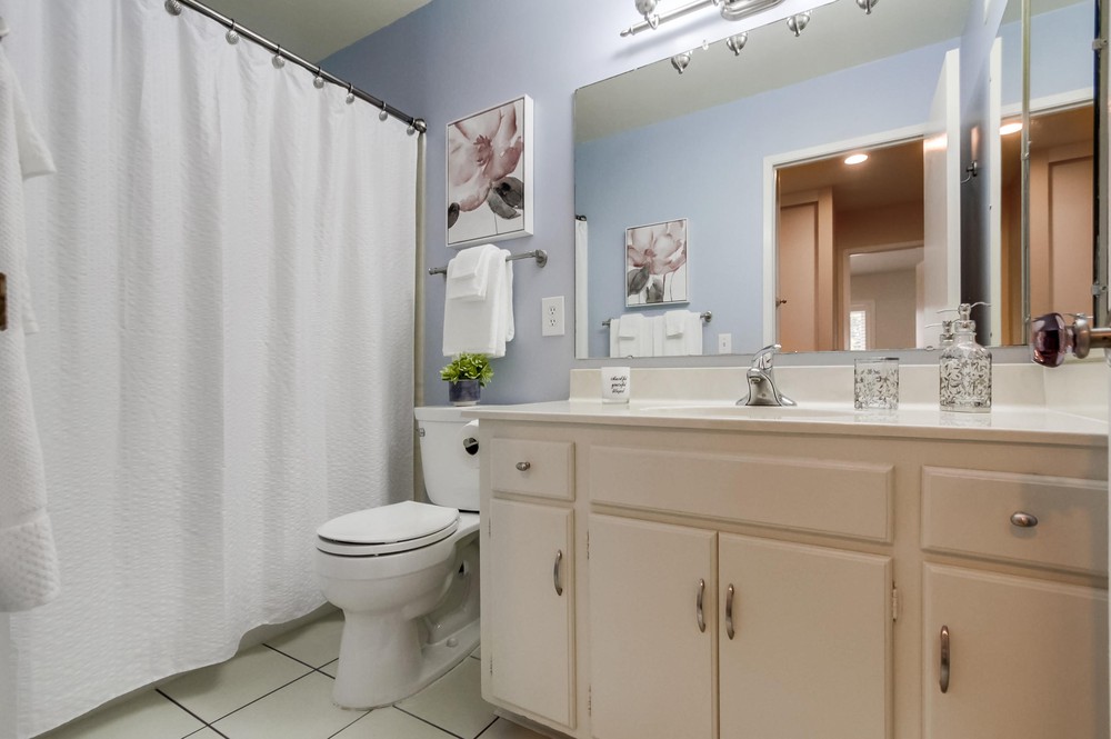 Virtual tour photo 39 of 49 for 6459 Lake Shore Dr