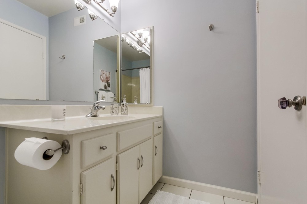 Virtual tour photo 40 of 49 for 6459 Lake Shore Dr