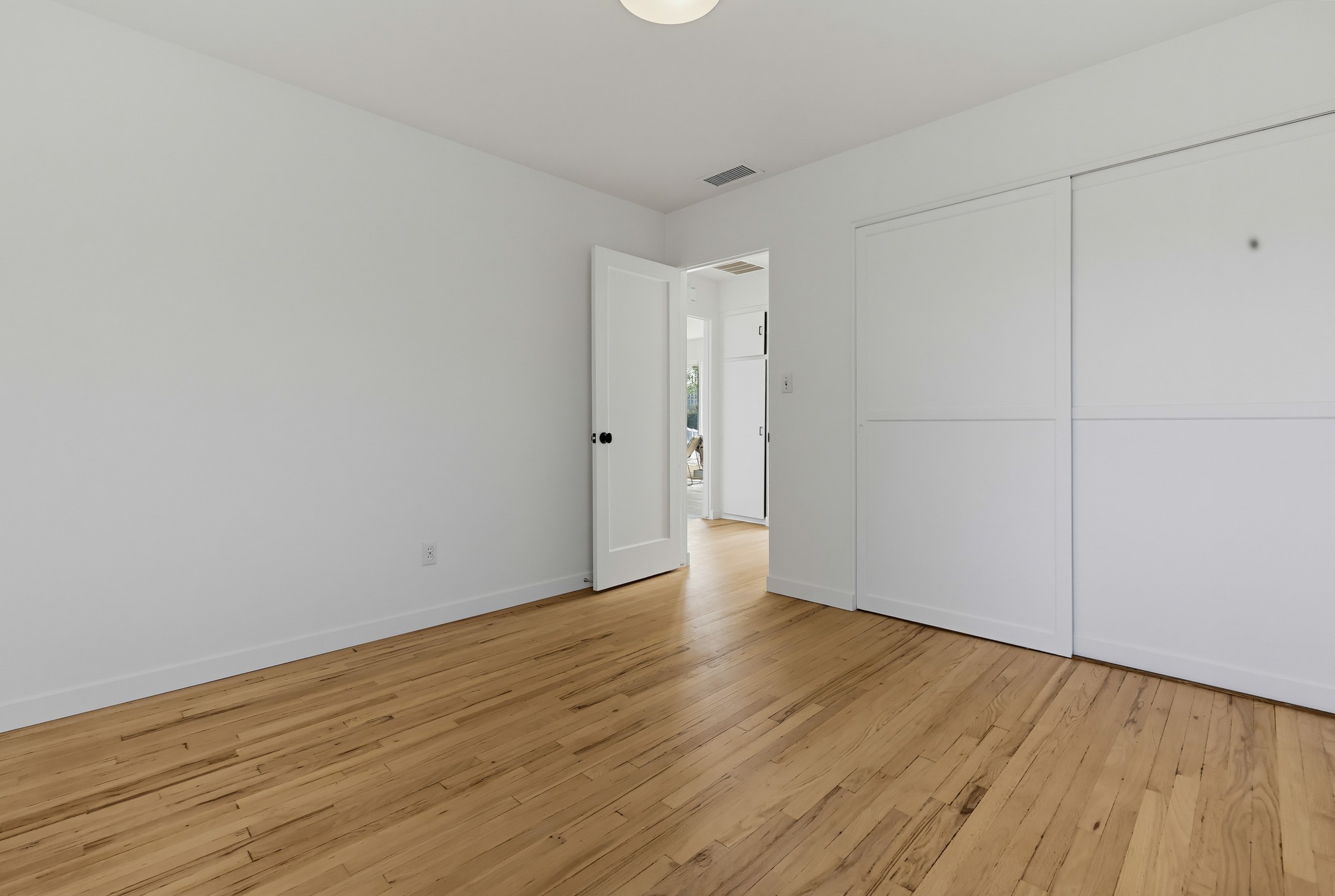 Virtual tour photo 31 of 52 for 6468 Cleo St