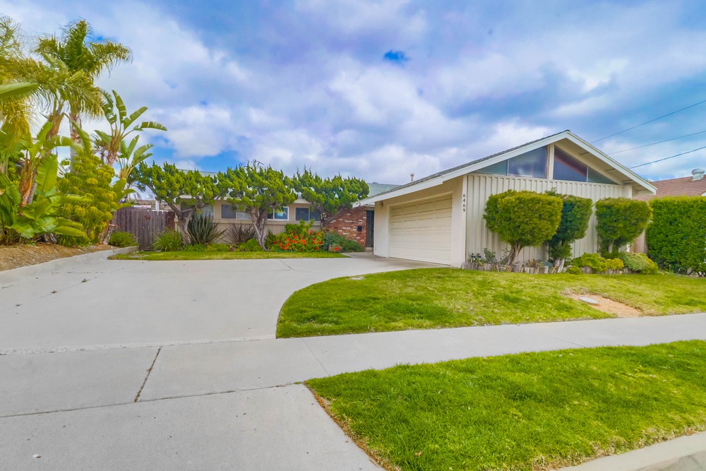 Virtual tour photo 1 of 40 for 6469 Lake Apopka Pl
