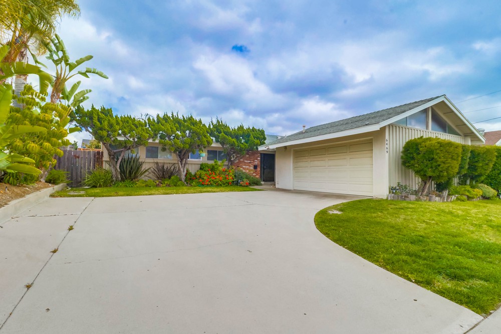 Virtual tour photo 3 of 40 for 6469 Lake Apopka Pl
