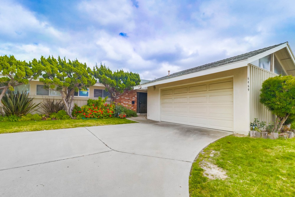 Virtual tour photo 4 of 40 for 6469 Lake Apopka Pl