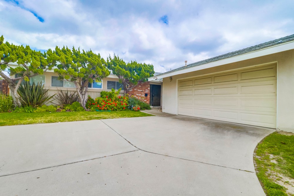 Virtual tour photo 5 of 40 for 6469 Lake Apopka Pl