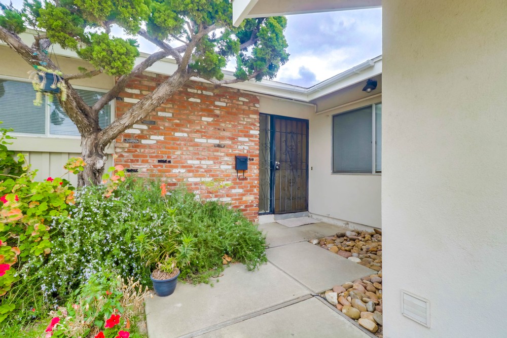 Virtual tour photo 7 of 40 for 6469 Lake Apopka Pl