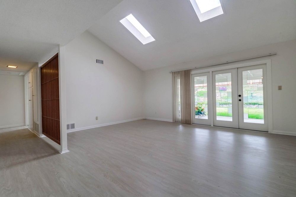Virtual tour photo 8 of 40 for 6469 Lake Apopka Pl