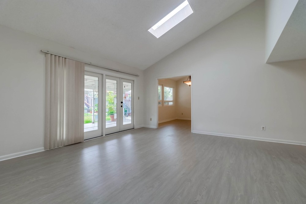 Virtual tour photo 9 of 40 for 6469 Lake Apopka Pl