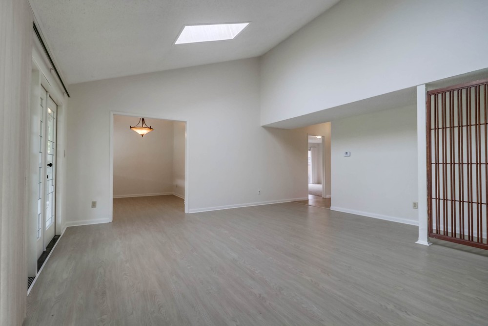 Virtual tour photo 10 of 40 for 6469 Lake Apopka Pl