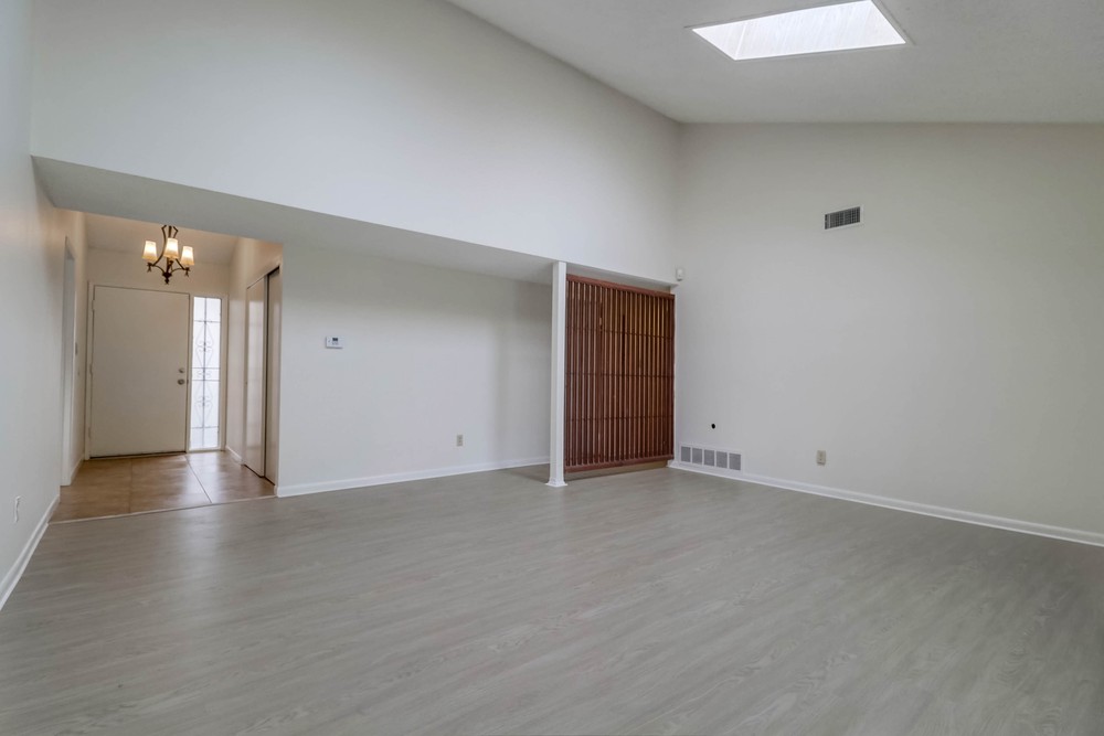 Virtual tour photo 11 of 40 for 6469 Lake Apopka Pl
