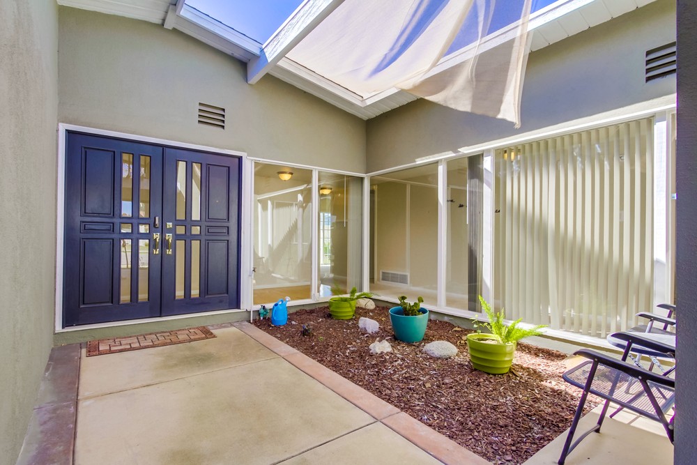 Virtual tour photo 5 of 38 for 6476 Lake Mere Ct