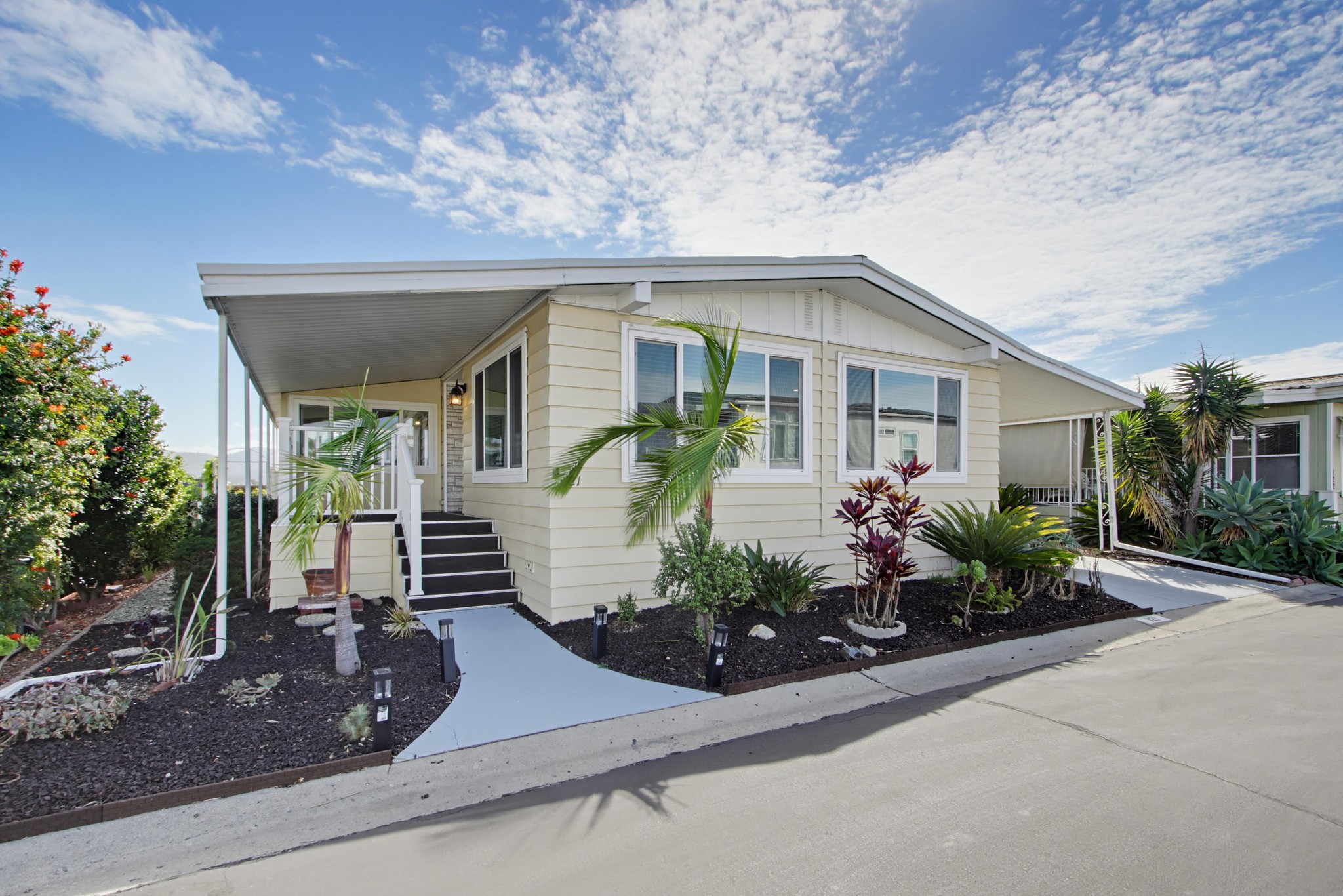 Virtual tour photo 3 of 55 for 650 S Rancho Santa Fe Rd #121